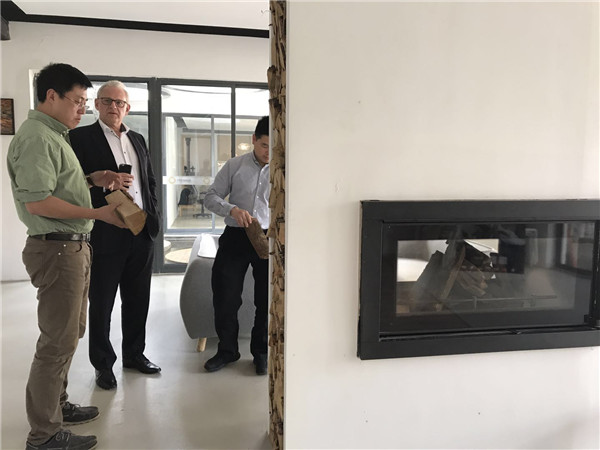 德國肖特公司高管來平客壁爐體驗中心參觀交流.jpg