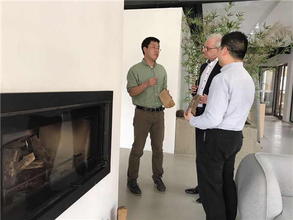德國肖特公司高管來平客壁爐體驗中心參觀交流.jpg