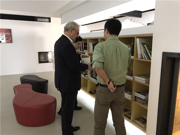 德國肖特公司高管來平客壁爐體驗中心參觀交流.jpg