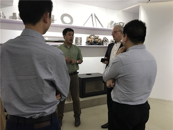 德國肖特公司高管來平客壁爐體驗中心參觀交流.jpg