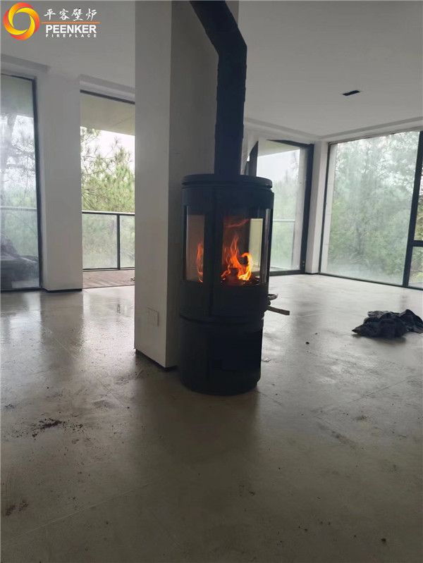 湖州松月半島別墅丹麥Morso 7943鑄鐵壁爐安裝.jpg