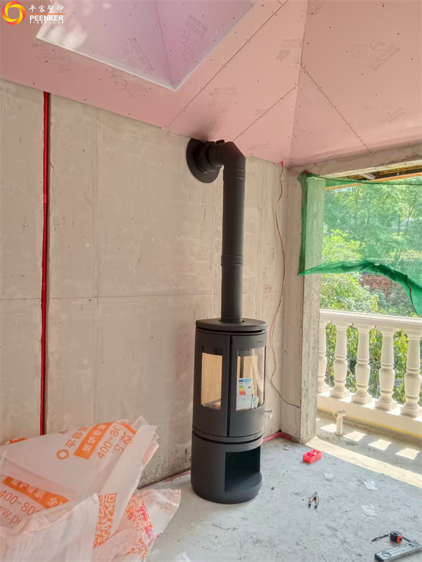 成都麓山國(guó)際丹麥Morso 7943鑄鐵火爐安裝.jpg