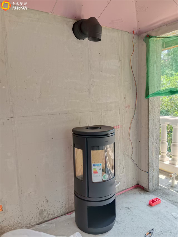 成都麓山國(guó)際丹麥Morso 7943鑄鐵火爐安裝.jpg