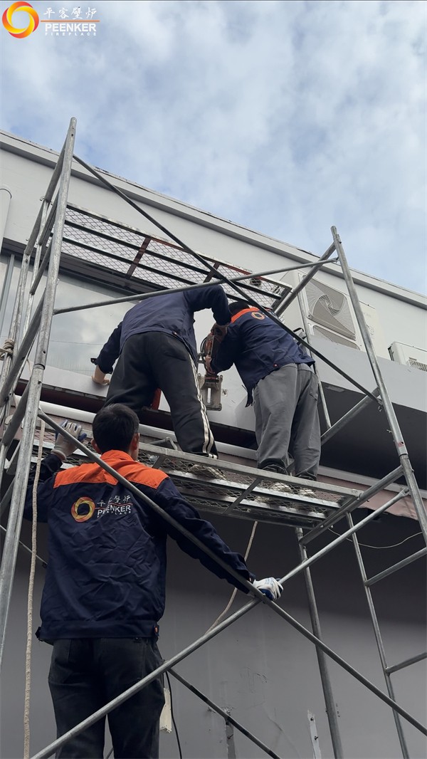 上海文創(chuàng)園丹麥Aduro 15LUX真火壁爐安裝.jpg